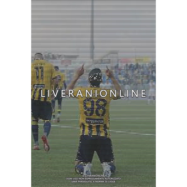 18 10 2025 - Castellammare di Stabia. Stadio Romeo Menti. Serie BKT. Juve Stabia-Avellino Nella foto esultanza di Nicola Mosti dopo gol 1-0 Foto Giuseppe Cuozzo/Agenzia Liverani- AGENZIA ALDO LIVERANI SAS
