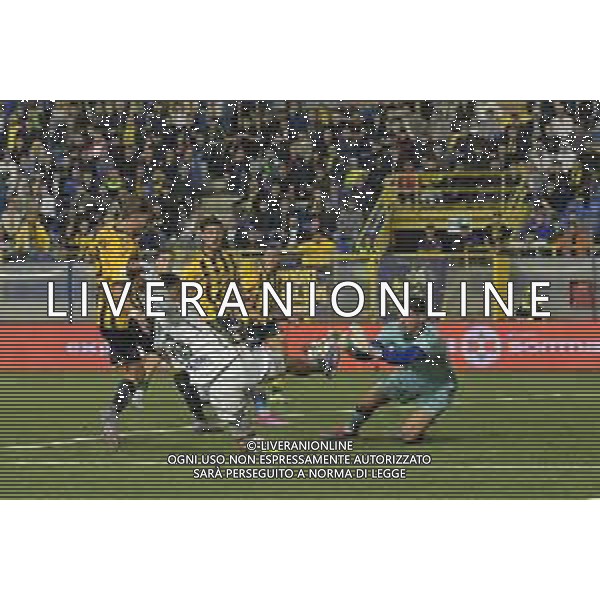 18 10 2025 - Castellammare di Stabia. Stadio Romeo Menti. Serie BKT. Juve Stabia-Avellino Nella foto Justin Kumi, Alessandro Confente Foto Giuseppe Cuozzo/Agenzia Liverani- AGENZIA ALDO LIVERANI SAS