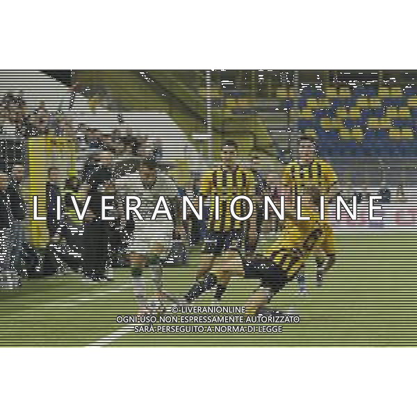 18 10 2025 - Castellammare di Stabia. Stadio Romeo Menti. Serie BKT. Juve Stabia-Avellino Nella foto Roberto Insigne, Marco Bellich Foto Giuseppe Cuozzo/Agenzia Liverani- AGENZIA ALDO LIVERANI SAS