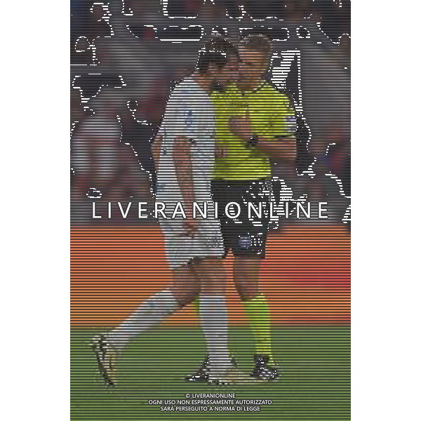 Roma vs Inter Campionato Serie A Enilive - 7 Giornata Stadio Olimpico - Roma 18-10-2025 nella foto Arbitro Massa si spiega con Acerbi Foto Federico Gaetano - ag Aldo liverani ©Federico Gaetano - AGENZIA ALDO LIVERANI SAS