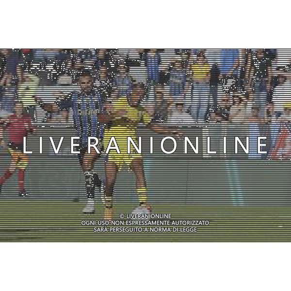 Antoine Joseph Bernède of Hellas Verona FC battle for the ball with Mehdi Leris of Pisa SC during Pisa SC vs Hellas Verona FC, 7° Serie A Enilive 2025-26 game at Arena Garibaldi - Romeo Anconetani stadium in Pisa (PI), Italy, on October 18, 2025. (Photo by Davide Casentini) AG ALDO LIVERANI SAS