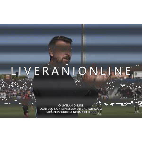 Paolo Zanetti Head Coach of Hellas Verona FC claps the hand to Hellas Verona fans during Pisa SC vs Hellas Verona FC, 7° Serie A Enilive 2025-26 game at Arena Garibaldi - Romeo Anconetani stadium in Pisa (PI), Italy, on October 18, 2025. (Photo by Davide Casentini) AG ALDO LIVERANI SAS