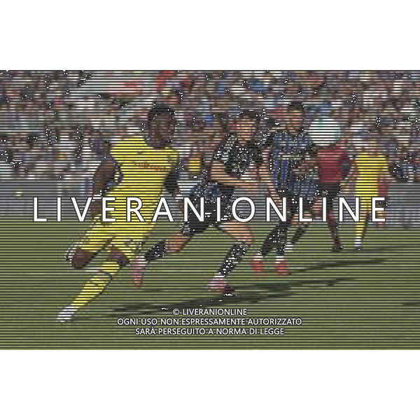 Daniel Mosquera of Hellas Verona FC play the ball during Pisa SC vs Hellas Verona FC, 7° Serie A Enilive 2025-26 game at Arena Garibaldi - Romeo Anconetani stadium in Pisa (PI), Italy, on October 18, 2025. (Photo by Davide Casentini) AG ALDO LIVERANI SAS