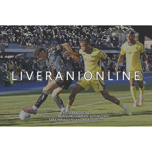Giovanni Bonfanti of Pisa SC battle for the ball with Rafik Belghali of Hellas Verona FC during Pisa SC vs Hellas Verona FC, 7° Serie A Enilive 2025-26 game at Arena Garibaldi - Romeo Anconetani stadium in Pisa (PI), Italy, on October 18, 2025. (Photo by Davide Casentini) AG ALDO LIVERANI SAS