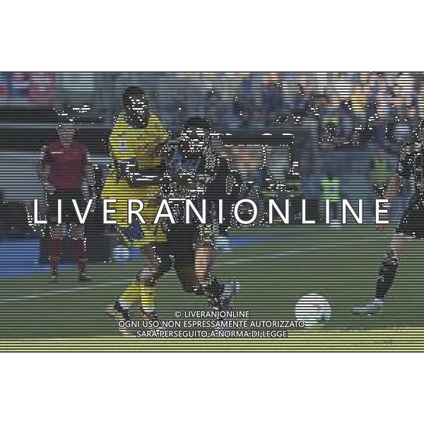Ebenezer Akinsanmiro of Pisa SC battle for the ball with Fallou Cham of Hellas Verona FC during Pisa SC vs Hellas Verona FC, 7° Serie A Enilive 2025-26 game at Arena Garibaldi - Romeo Anconetani stadium in Pisa (PI), Italy, on October 18, 2025. (Photo by Davide Casentini) AG ALDO LIVERANI SAS