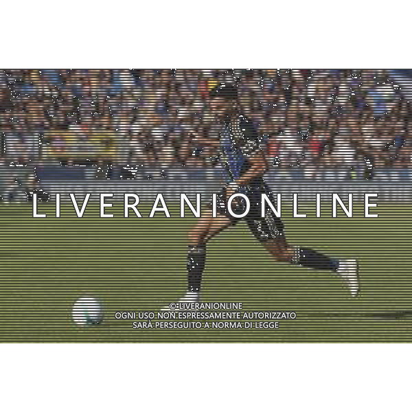 Mehdi Leris of Pisa SC play the ball during Pisa SC vs Hellas Verona FC, 7° Serie A Enilive 2025-26 game at Arena Garibaldi - Romeo Anconetani stadium in Pisa (PI), Italy, on October 18, 2025. (Photo by Davide Casentini) AG ALDO LIVERANI SAS