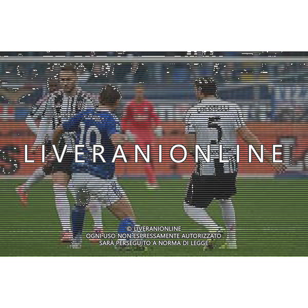 TVPG Como 1907 vs Juventus FC nella foto Teun Koopmeiners (Fc Juventus) in contrasto con Nico Paz (Como 1907) 19-10-2025 Stadio “G. Sinigaglia”, Como (ITA) - Settima Giornata Serie A EniLive 2025/26 ©TVPG Pasquale Golia - AGENZIA ALDO LIVERANI SAS