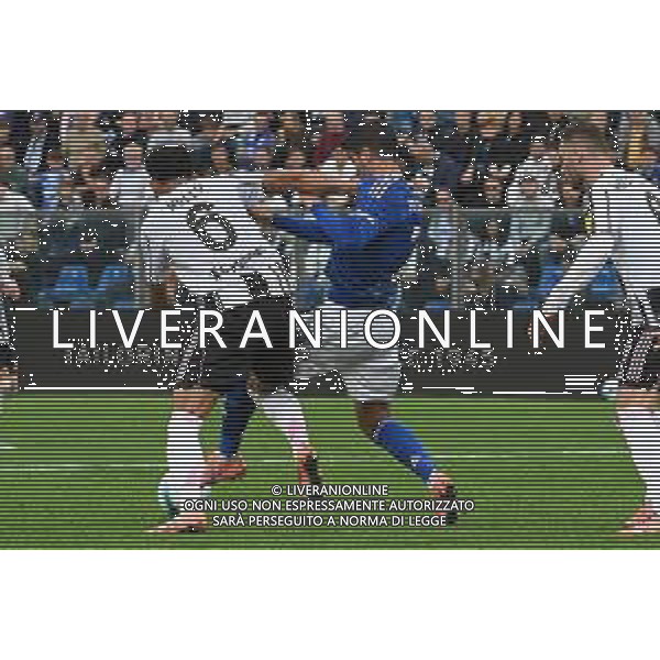 TVPG Como 1907 vs Juventus FC nella foto Lloyd Kelly (Fc Juventus) a contrasto con Morata Alvaro (Como 1907) 19-10-2025 Stadio “G. Sinigaglia”, Como (ITA) - Settima Giornata Serie A EniLive 2025/26 ©TVPG Pasquale Golia - AGENZIA ALDO LIVERANI SAS