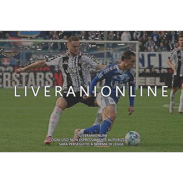 TVPG Como 1907 vs Juventus FC nella foto Teun Koopmeiners (Fc Juventus) a contrasto con Perrone Maximo (Como 1907) 19-10-2025 Stadio “G. Sinigaglia”, Como (ITA) - Settima Giornata Serie A EniLive 2025/26 ©TVPG Pasquale Golia - AGENZIA ALDO LIVERANI SAS