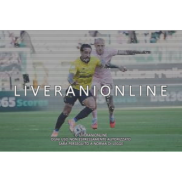 Palermo, Italia, 19 ottobre 2025. Stadio Renzo Barbera, Palermo vs Modena, match valido per il campionato di Serie B 2025/2026. Nella foto: Francesco Di Mariano (Modena) e Antonio Palumbo (Palermo FC) foto fedrico serra-ag aldo liverani sas