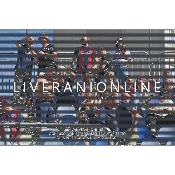 19-10-2025. Cagliari calcio-Bologna F.C. 7° giornta serie A 2025/2026, campionato calcio Italia, stadio Unipol Domus Cagliari. Foto Salvatore Moi/Agenzia Aldo Liverani s.as. Nella foto: Tifosi Bologna in trasferta, nel settore ospiti dello stadio Unipol Domus ©MOI SALVATORE - AGENZIA ALDO LIVERANI SAS