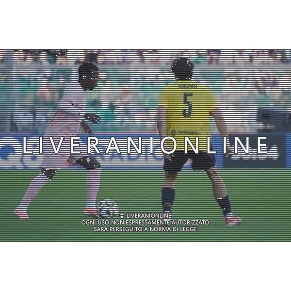 Palermo, Italia, 19 ottobre 2025. Stadio Renzo Barbera, Palermo vs Modena, match valido per il campionato di Serie B 2025/2026. Nella foto: Claudio Gomes (Palermo FC) e Alessandro Sersanti (Modena) foto federico serra-ag aldo liverani sas