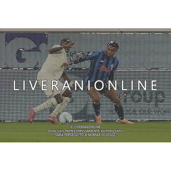 Ederson Jose’ Dos Santos Lourenco da Silva "Ederson" of Atalanta BC battle for the ball with Nuno Tavares of SS Lazio during Atalanta BC vs SS Lazio, 7° Serie A Enilive 2025-26 game at New Balance arena in Bergamo (BG), Italy, on October 19, 2025. (Photo by Davide Casentini) - AGENZIA ALDO LIVERANI SAS