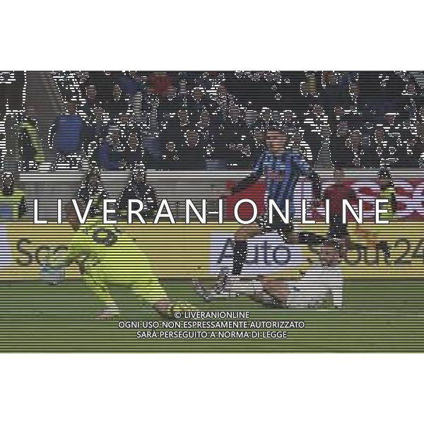 Ivan Provedel of SS Lazio makes a save on Nikola Krstovic of Atalanta BC during Atalanta BC vs SS Lazio, 7° Serie A Enilive 2025-26 game at New Balance arena in Bergamo (BG), Italy, on October 19, 2025. (Photo by Davide Casentini) - AGENZIA ALDO LIVERANI SAS