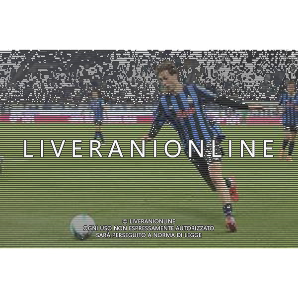 Lorenzo Bernasconi of Atalanta FC play the ball during Atalanta BC vs SS Lazio, 7° Serie A Enilive 2025-26 game at New Balance arena in Bergamo (BG), Italy, on October 19, 2025. (Photo by Davide Casentini) - AGENZIA ALDO LIVERANI SAS