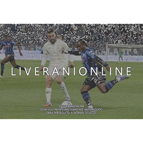 Ademola Lookman of Atalanta BC competes for the ball with Mario Gila of SS Lazio during Atalanta BC vs SS Lazio, 7° Serie A Enilive 2025-26 game at New Balance arena in Bergamo (BG), Italy, on October 19, 2025. (Photo by Davide Casentini) - AGENZIA ALDO LIVERANI SAS