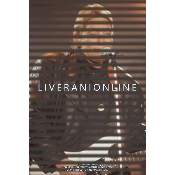 DIAP-RETROSPETTIVA CHRIS REA CANTANTE NELLA FOTO CHRIS REA A SANREMO NELL\'ANNO 1989 AG ALDO LIVERANI SAS