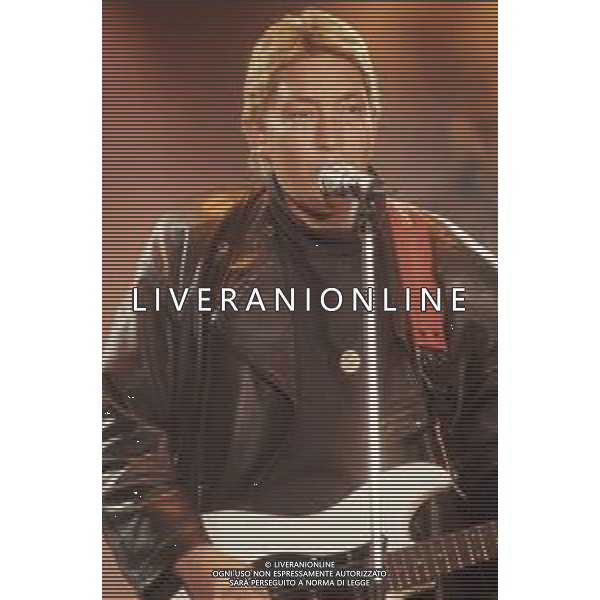 DIAP-RETROSPETTIVA CHRIS REA CANTANTE NELLA FOTO CHRIS REA A SANREMO NELL\'ANNO 1989 AG ALDO LIVERANI SAS