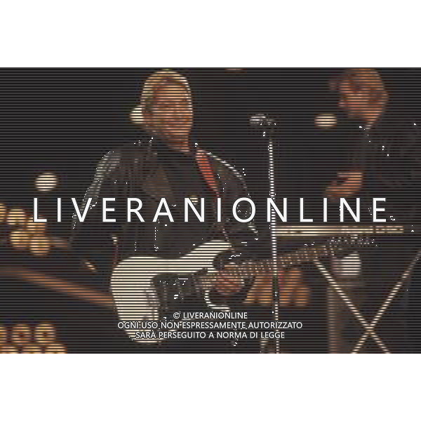 DIAP-RETROSPETTIVA CHRIS REA CANTANTE NELLA FOTO CHRIS REA A SANREMO NELL\'ANNO 1989 AG ALDO LIVERANI SAS