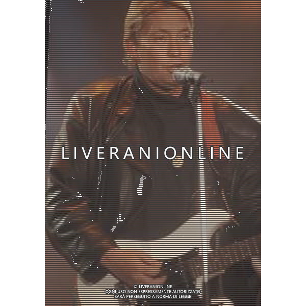 DIAP-RETROSPETTIVA CHRIS REA CANTANTE NELLA FOTO CHRIS REA A SANREMO NELL\'ANNO 1989 AG ALDO LIVERANI SAS