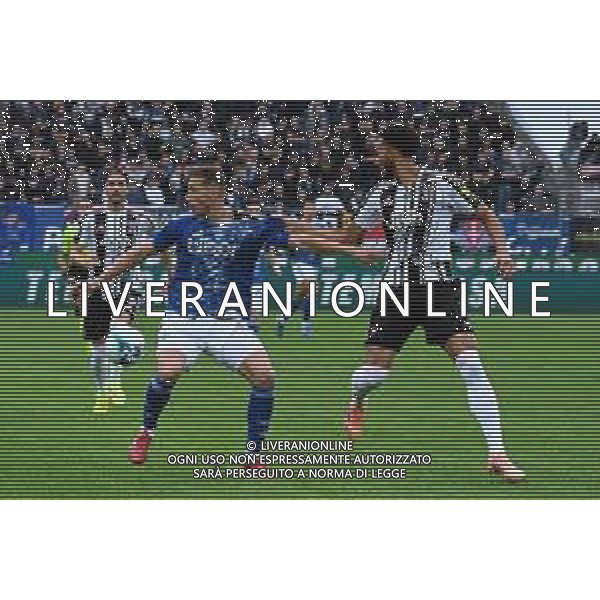 TVPG Como 1907 vs Juventus FC nella foto Vojvoda Mergim (Como 1907) a contrasto con Lloyd Kelly (Fc Juventus) 19-10-2025 Stadio “G. Sinigaglia”, Como (ITA) - Settima Giornata Serie A EniLive 2025/26 ©TVPG Pasquale Golia - AGENZIA ALDO LIVERANI SAS