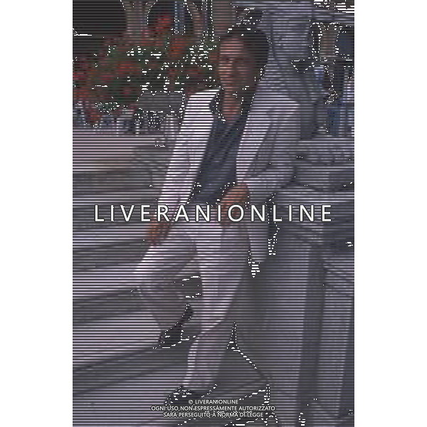 DIAP-RETROSPETTIVA VITTORIO MEZZOGIORNO ATTORE NELLA FOTO VITTORIO MEZZOGIORNO A VENEZIA NELL\'ANNO 1989 AG ALDO LIVERANI SAS