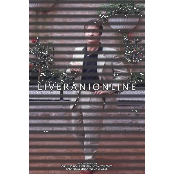 DIAP-RETROSPETTIVA VITTORIO MEZZOGIORNO ATTORE NELLA FOTO VITTORIO MEZZOGIORNO A VENEZIA NELL\'ANNO 1989 AG ALDO LIVERANI SAS
