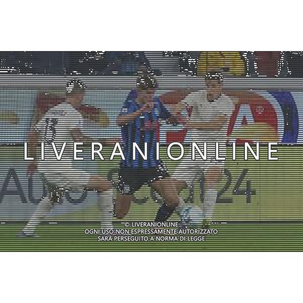 Charles De Ketelaere of Atalanta BC. battle for the ball with Alessio Romagnoli of SS Lazio and Toma Bašić of SS Lazio during Atalanta BC vs SS Lazio, 7° Serie A Enilive 2025-26 game at New Balance arena in Bergamo (BG), Italy, on October 19, 2025. (Photo by Davide Casentini) AG ALDO LIVERANI SAS