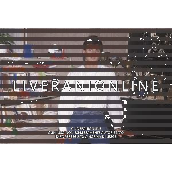 DIAP-RETROSPETTIVA PAOLO MALDINI CALCIATORE NELLA FOTO PAOLO MALDINI IN CASA COI GENITORI INIZIO CARRIERA A MILANO NELL\'ANNO 1984 AG ALDO LIVERANI SAS