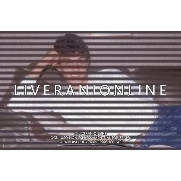 DIAP-RETROSPETTIVA PAOLO MALDINI CALCIATORE NELLA FOTO PAOLO MALDINI IN CASA COI GENITORI INIZIO CARRIERA A MILANO NELL\'ANNO 1984 AG ALDO LIVERANI SAS