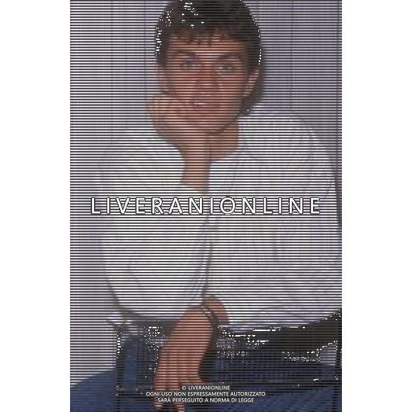 DIAP-RETROSPETTIVA PAOLO MALDINI CALCIATORE NELLA FOTO PAOLO MALDINI IN CASA COI GENITORI INIZIO CARRIERA A MILANO NELL\'ANNO 1984 AG ALDO LIVERANI SAS