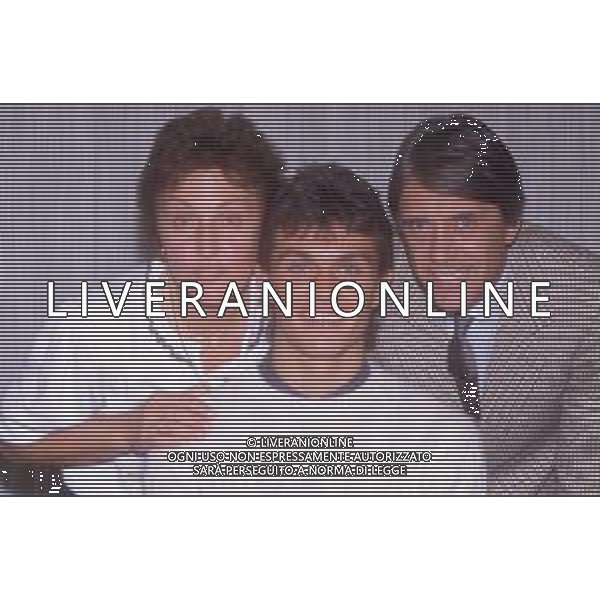 DIAP-RETROSPETTIVA PAOLO MALDINI CALCIATORE NELLA FOTO PAOLO MALDINI IN CASA COI GENITORI INIZIO CARRIERA A MILANO NELL\'ANNO 1984 AG ALDO LIVERANI SAS