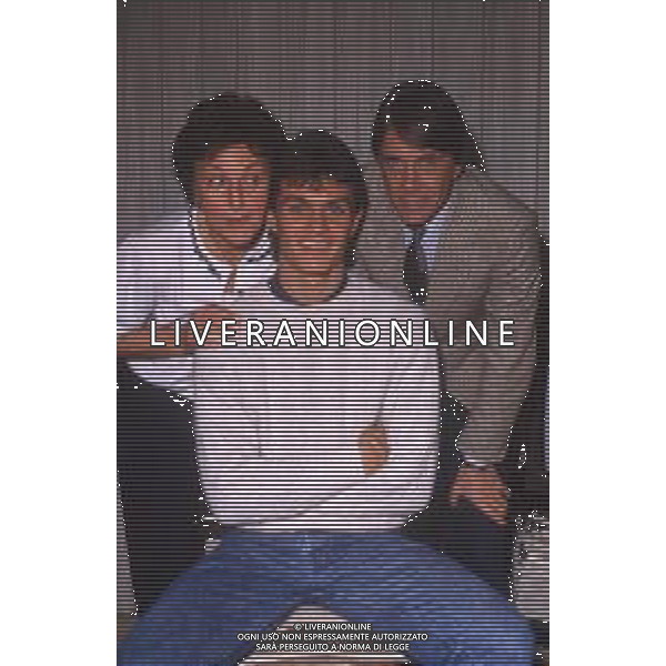 DIAP-RETROSPETTIVA PAOLO MALDINI CALCIATORE NELLA FOTO PAOLO MALDINI IN CASA COI GENITORI INIZIO CARRIERA A MILANO NELL\'ANNO 1984 AG ALDO LIVERANI SAS