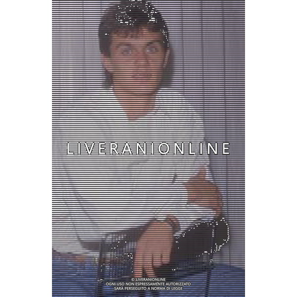 DIAP-RETROSPETTIVA PAOLO MALDINI CALCIATORE NELLA FOTO PAOLO MALDINI IN CASA COI GENITORI INIZIO CARRIERA A MILANO NELL\'ANNO 1984 AG ALDO LIVERANI SAS