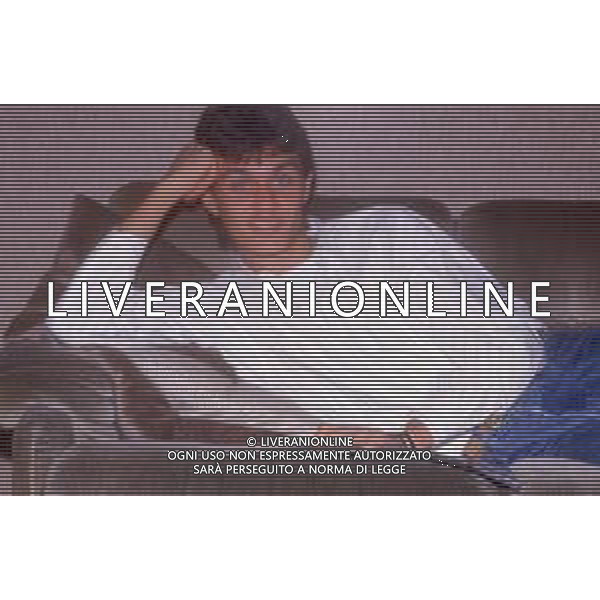 DIAP-RETROSPETTIVA PAOLO MALDINI CALCIATORE NELLA FOTO PAOLO MALDINI IN CASA COI GENITORI INIZIO CARRIERA A MILANO NELL\'ANNO 1984 AG ALDO LIVERANI SAS