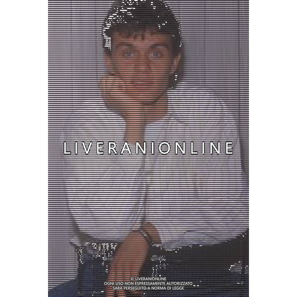 DIAP-RETROSPETTIVA PAOLO MALDINI CALCIATORE NELLA FOTO PAOLO MALDINI IN CASA COI GENITORI INIZIO CARRIERA A MILANO NELL\'ANNO 1984 AG ALDO LIVERANI SAS