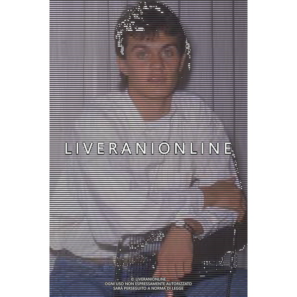 DIAP-RETROSPETTIVA PAOLO MALDINI CALCIATORE NELLA FOTO PAOLO MALDINI IN CASA COI GENITORI INIZIO CARRIERA A MILANO NELL\'ANNO 1984 AG ALDO LIVERANI SAS