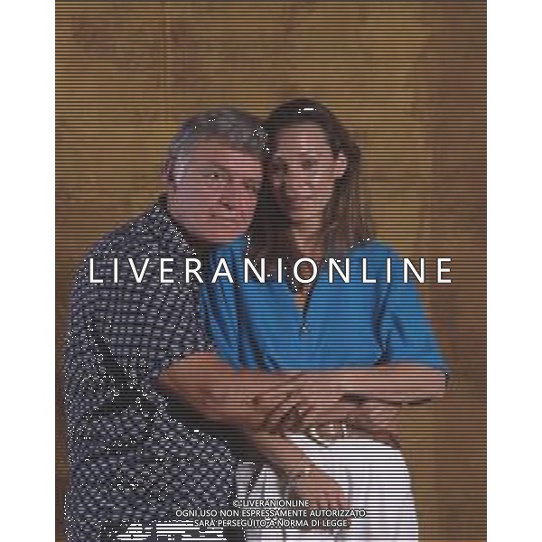 COL-RETROSPETTIVA ROD STEIGER ATTORE NELLA FOTO ROD STEIGER A CERNOBBIO CON LA MOGLIE PAULA ELLIS NELL\'ANNO 1989 AG THEMA-AG ALDO LIVERANI SAS