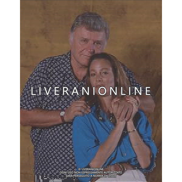 COL-RETROSPETTIVA ROD STEIGER ATTORE NELLA FOTO ROD STEIGER A CERNOBBIO CON LA MOGLIE PAULA ELLIS NELL\'ANNO 1989 AG THEMA-AG ALDO LIVERANI SAS