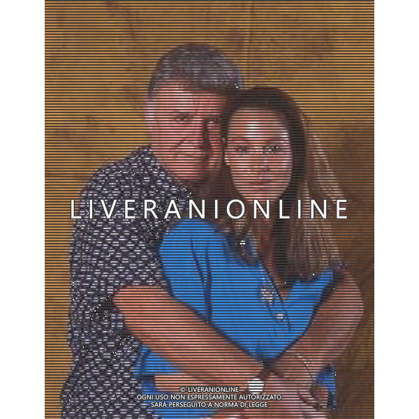 COL-RETROSPETTIVA ROD STEIGER ATTORE NELLA FOTO ROD STEIGER A CERNOBBIO CON LA MOGLIE PAULA ELLIS NELL\'ANNO 1989 AG THEMA-AG ALDO LIVERANI SAS