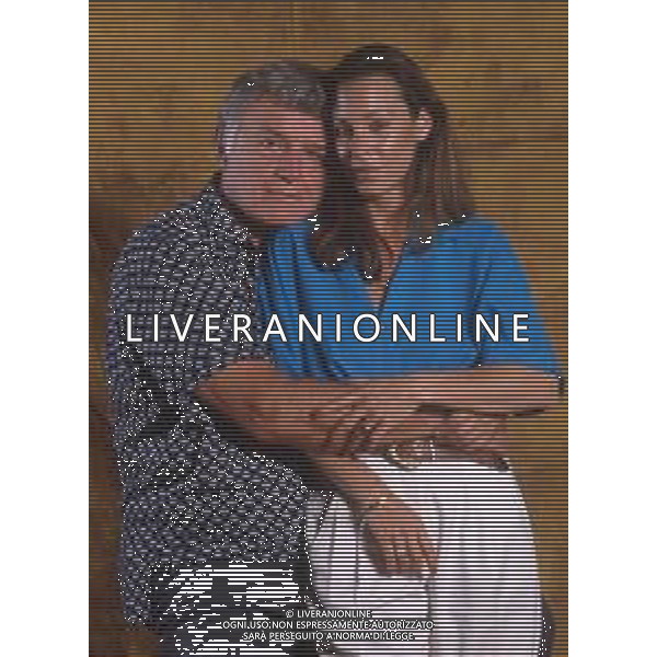 COL-RETROSPETTIVA ROD STEIGER ATTORE NELLA FOTO ROD STEIGER A CERNOBBIO CON LA MOGLIE PAULA ELLIS NELL\'ANNO 1989 AG THEMA-AG ALDO LIVERANI SAS