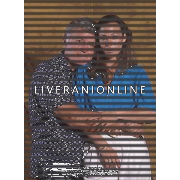 COL-RETROSPETTIVA ROD STEIGER ATTORE NELLA FOTO ROD STEIGER A CERNOBBIO CON LA MOGLIE PAULA ELLIS NELL\'ANNO 1989 AG THEMA-AG ALDO LIVERANI SAS