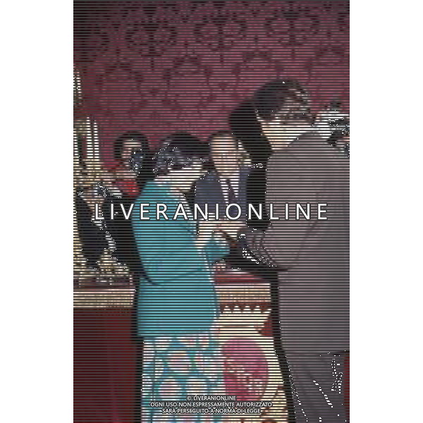 DIAP-RETROSPETTIVA GIULIANO GEMMA ATTORE NELLA FOTO GIULIANO GEMMA CON LA MOGLIE A ROMA IN COMUNE PER IL MATRIMONIO AG ALDO LIVERANI SAS