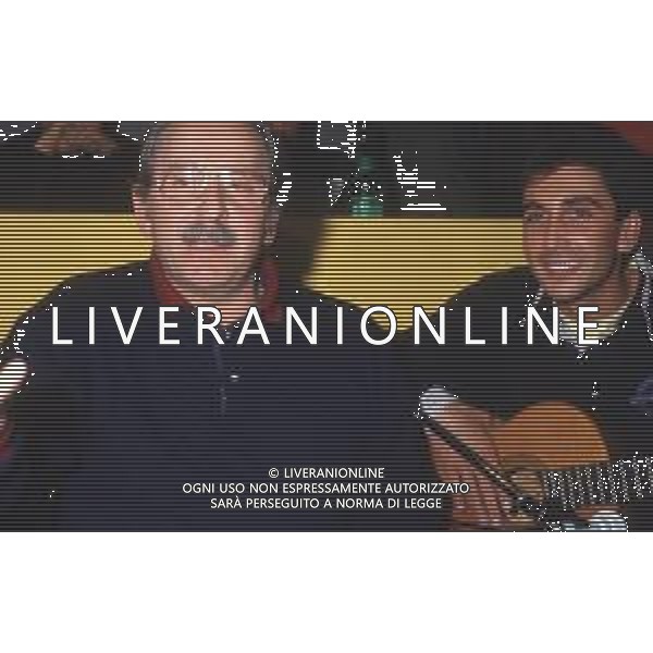 DIAP-RETROSPETTIVA DOMENICO MODUGNO CANTANTE NELLA FOTO DOMENICO MODUGNO AL CONGRESSO PARTITO RADICALE NELL\'ANNO 1987 CON IL FIGLIO MARCELLO AG ALDO LIVERANI SAS