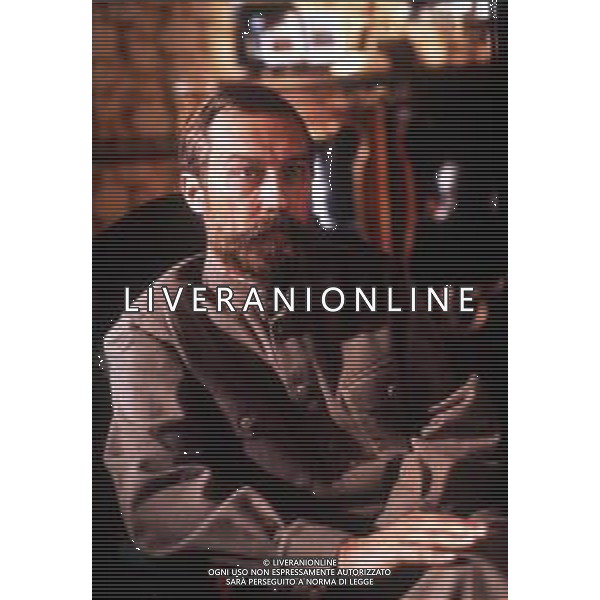 1991 DIAP- FILM “L\'ASSASSINIO DELLO ZAR“ NELLA FOTO MALCOM MC DOWELL NEL FILM “L\'ASSASSINIO DELLO ZAR“ AG ALDO LIVERANI SAS