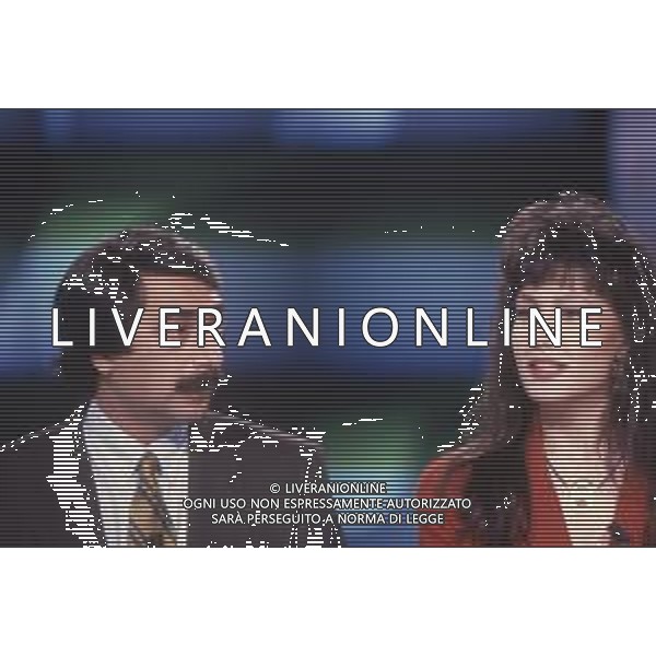 DIAP-RETROSPETTIVA KAY SANDWIK CONDUTTRICE TELEVISIVA E RADIOFONICA NELLA FOTO KAY SANDWIK CON MARINO BARTOLETTI CONDUCE LA TRASMISSIONE “PRESSING“ NELL\'ANNO 1990 AG ALDO LIVERANI SAS