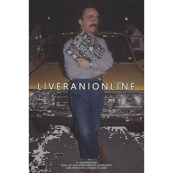 DIAP-RETROSPETTIVA MAURIZIO NICHETTI ATTORE NELLA FOTO MAURIZIO NICHETTI TRASMISSIONE TELEVISIVA “VOLERE O VOLARE “A MILANO NELL\'ANNO 1990 AG ALDO LIVERANI SAS 