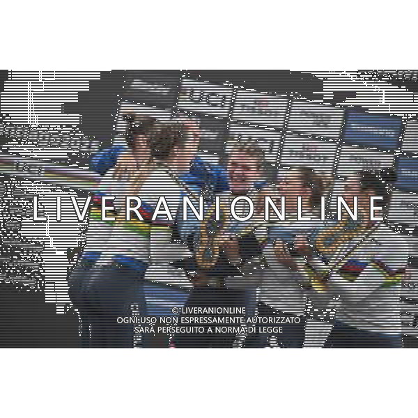 23-10-2025 World Championships Elite Women Track; Giornata 02; 2025, Italia; Guazzini, Vittoria; Fidanza, Martina; Alzini, Martina; Venturelli, Federica; Consonni, Chiara; Villa, Marco; Santiago Del Cile - Velodromo Penalolen; ©SIROTTI - AGENZIA ALDO LIVERANI SAS