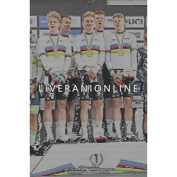 23-10-2025 World Championships Elite Track; Giornata 02; 2025, Danimarca; Hansen, Tobias; Larsen, Niklas; Madsen, Frederik; Pedersen, Rasmus; Leth, Lasse; Santiago Del Cile - Velodromo Penalolen; ©SIROTTI - AGENZIA ALDO LIVERANI SAS