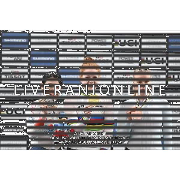 24-10-2025 World Championships Elite Women Track; Giornata 03; 2025, Olanda; 2025, Japan; 2025, Ain; Van De Wouw, Hetty; Sato, Mina; Lysenko, Alina; Santiago Del Cile - Velodromo Penalolen; ©SIROTTI - AGENZIA ALDO LIVERANI SAS